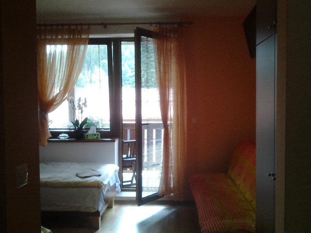 FATRAPARK 1 U SOVIČKY štúdio, kuchynka, kúpeľňa,s balkónom grátis parkovanie v podzemnej garáži Ruzomberok Exterior foto